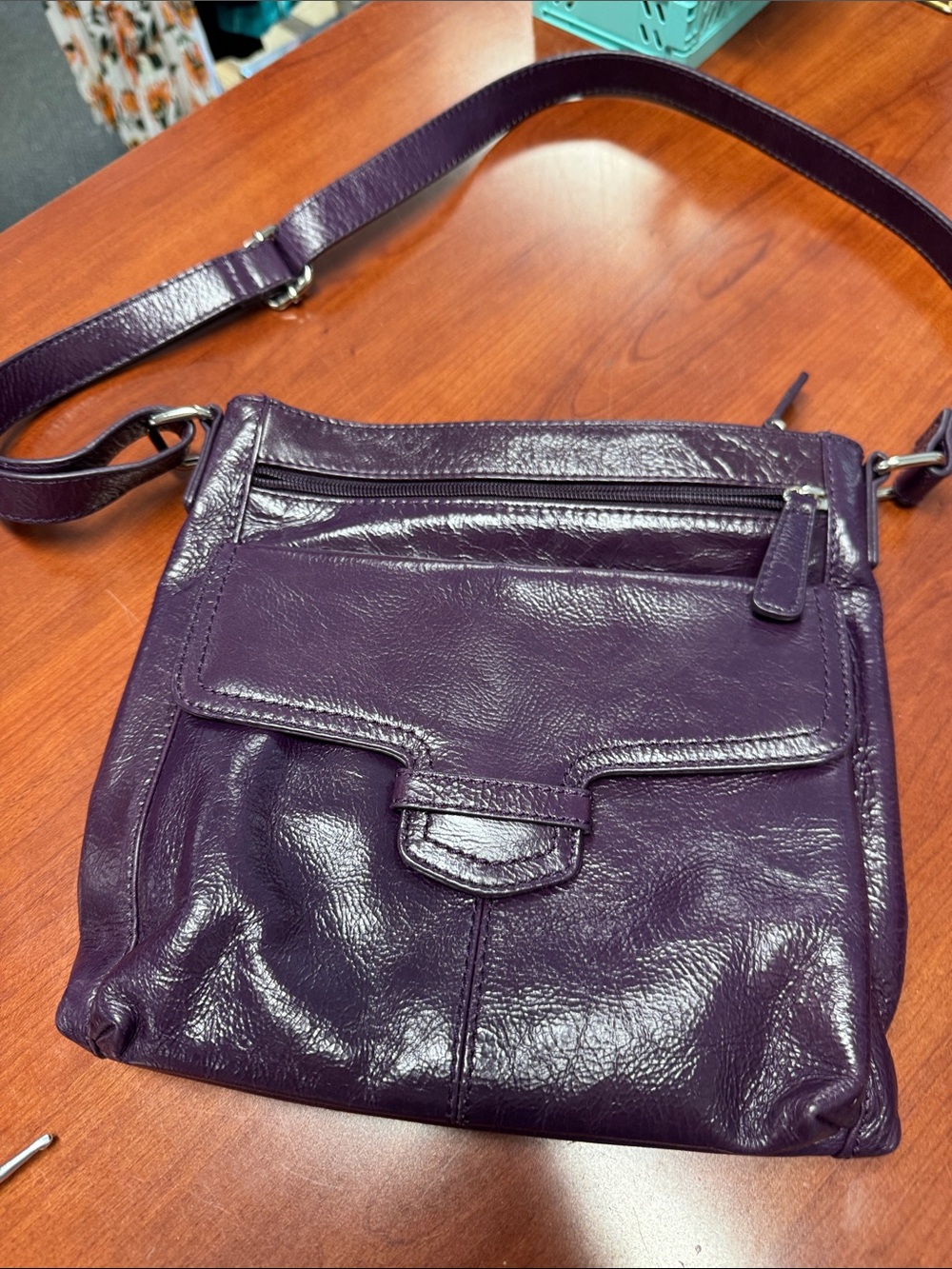 Danier genuine leather purse // 062125